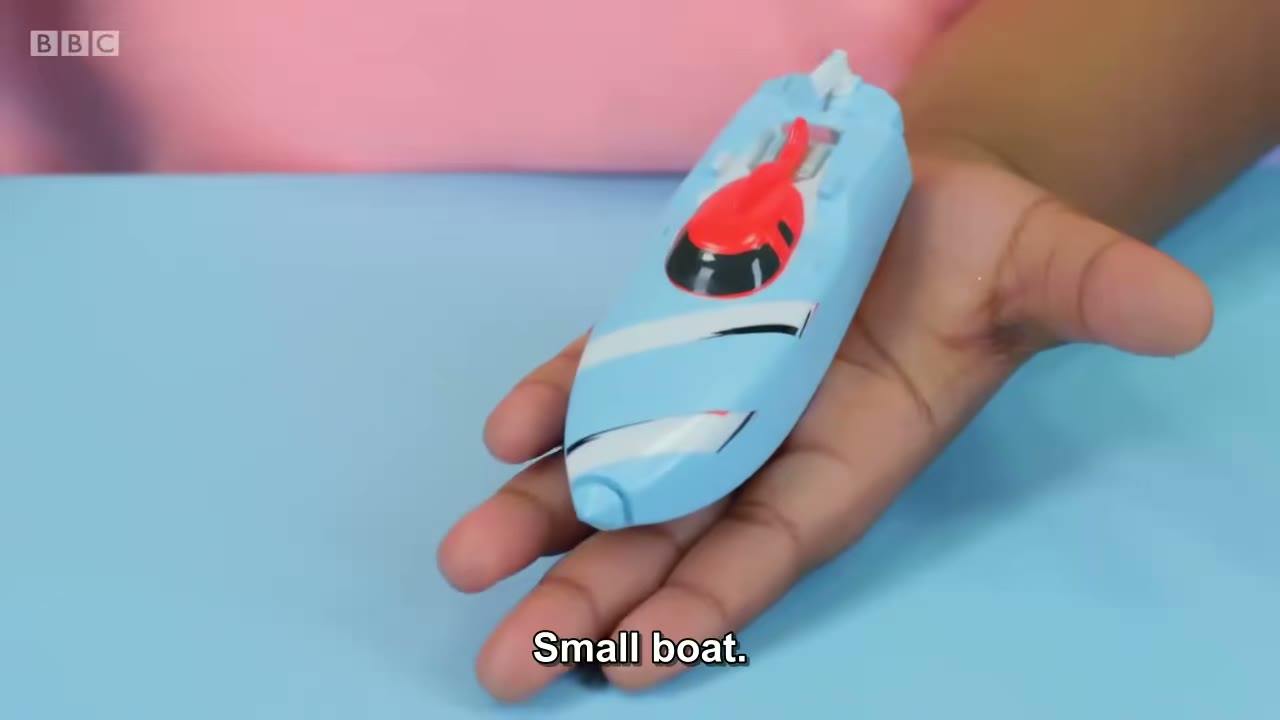 截图：Small boat.