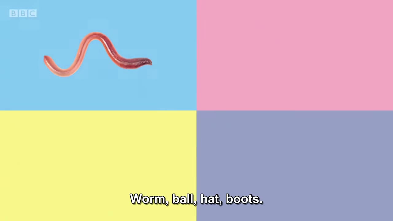 截图：Worm, ball, hat, boots.